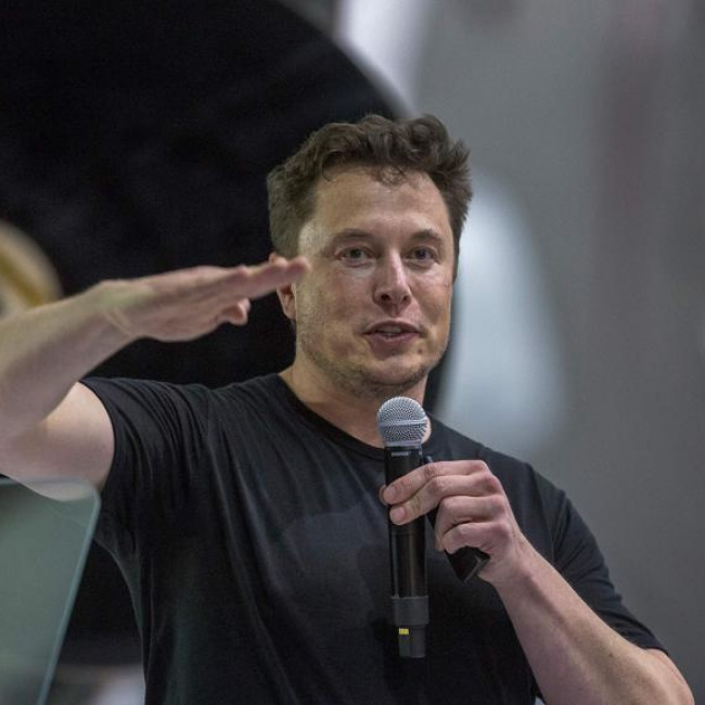 Elon Musk lancia l’idea: “Per Tesla sarebbe interessante lavorare con Mercedes”