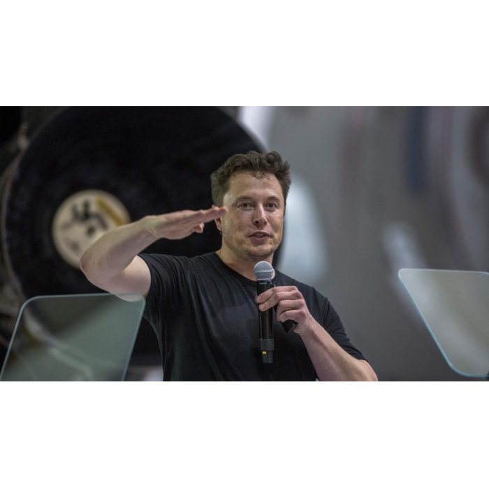 Elon Musk lancia l’idea: “Per Tesla sarebbe interessante lavorare con Mercedes”